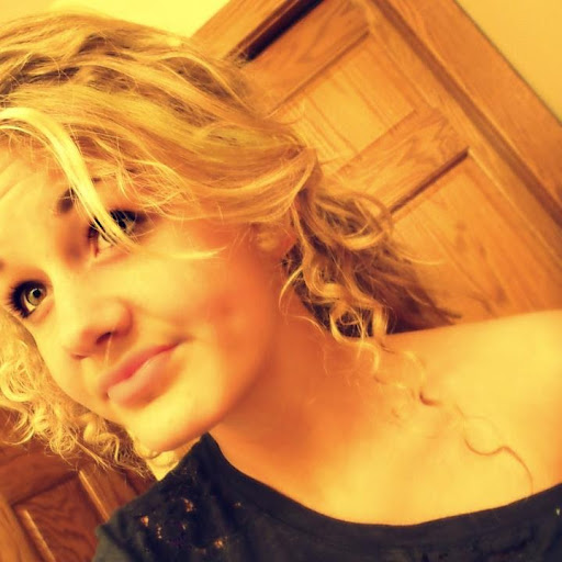 Dani Harrison Photo 17