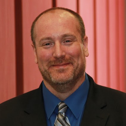 Derek Larson Photo 32