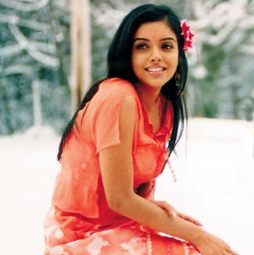 Parvathy Nambiar Photo 12