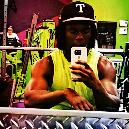 Travis Holmes Photo 36