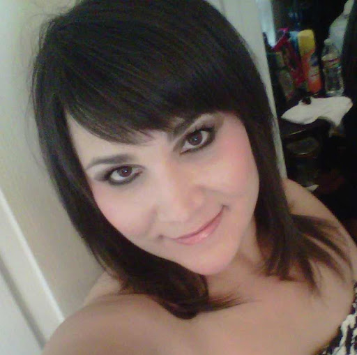 Elizabeth Flores Photo 37