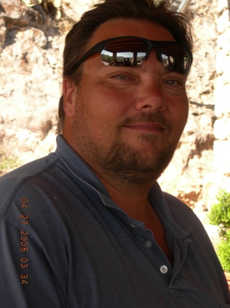 Robert Hernandez Photo 19
