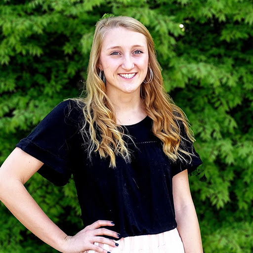 Haley West Photo 28