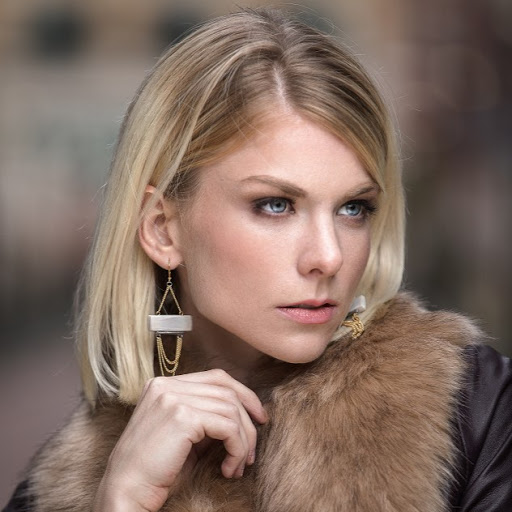 Allison Lynch Photo 28