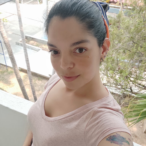 Gina Saenz Photo 12