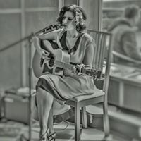 Elizabeth Cochrane Photo 30