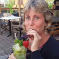 Joanne Aston Photo 7