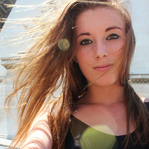 Danielle Chambers Photo 31