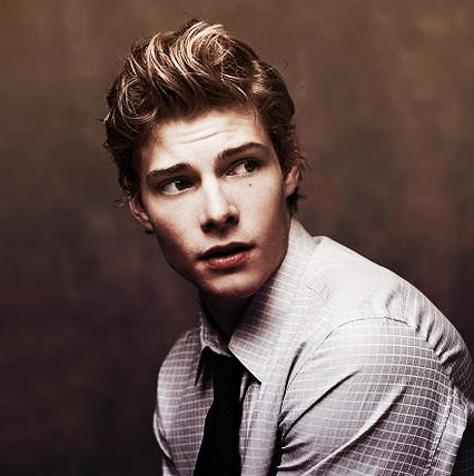 Hunter Parrish Photo 17