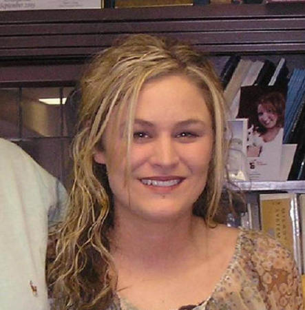 Amanda Walker Photo 10