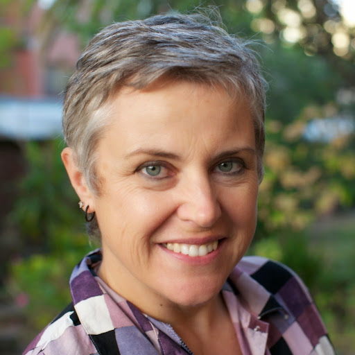Louise Cooper Photo 32