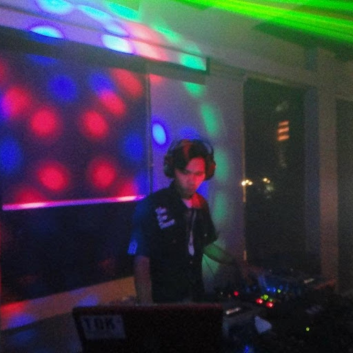 Mark Espiritu Photo 17