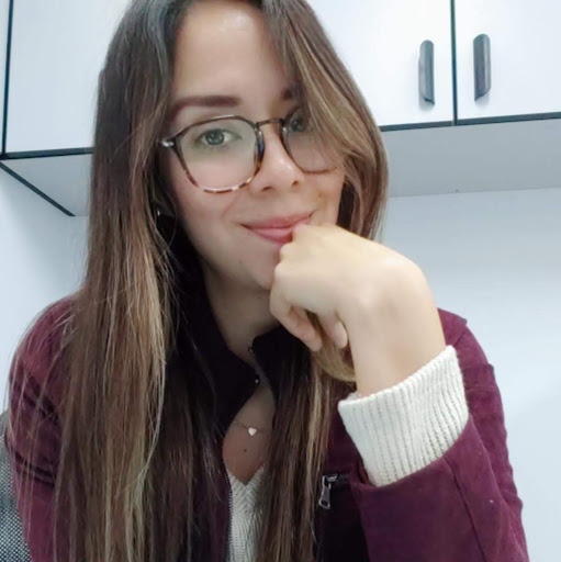 Elizabeth Arias Photo 43