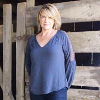 Jackie Hiatt Photo 13