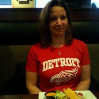 Holly Arnold Photo 24
