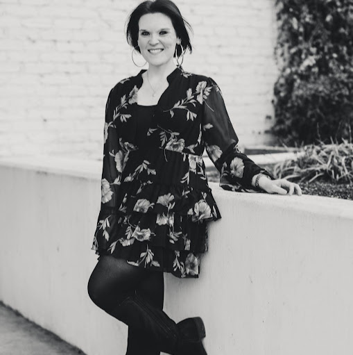 Rebecca Embrey Photo 13