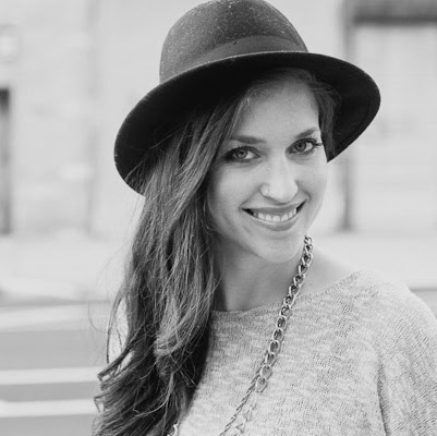 Amy Anderson Photo 23