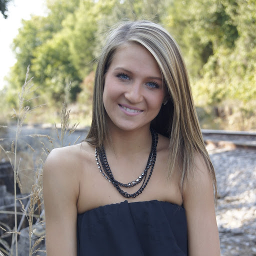 Hillary Lewis Photo 18