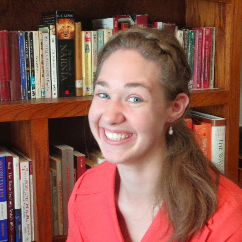 Elizabeth Clayton Photo 15