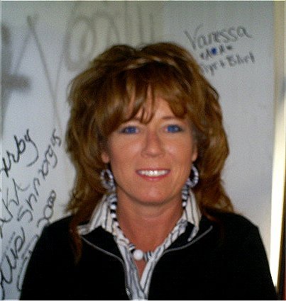 Lori Bennett Photo 36