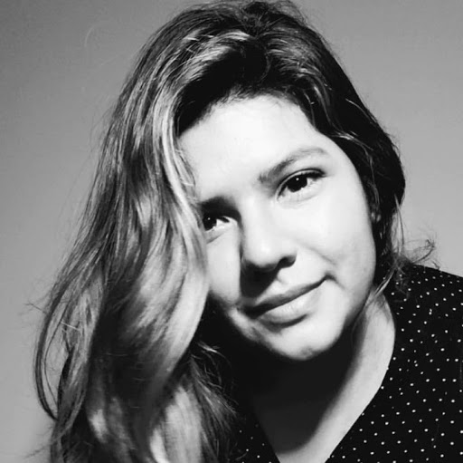 Ana Zuniga Photo 34