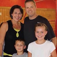 Kelly Schneider Photo 45