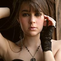 Leah Ayres Photo 16