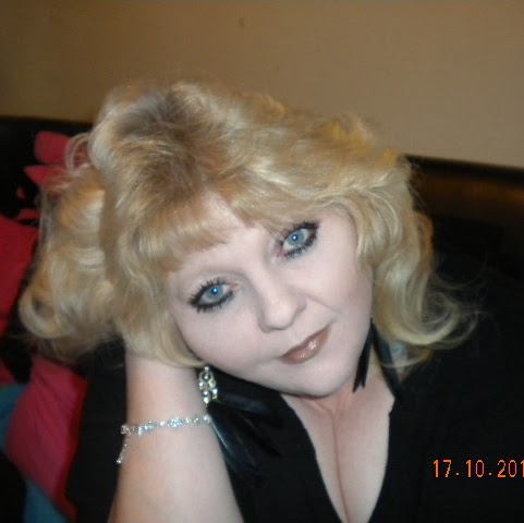 Linda Livingston Photo 26