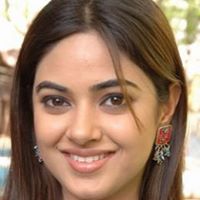 Lisa Sarkar Photo 11