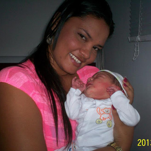 Kelly Saenz Photo 12