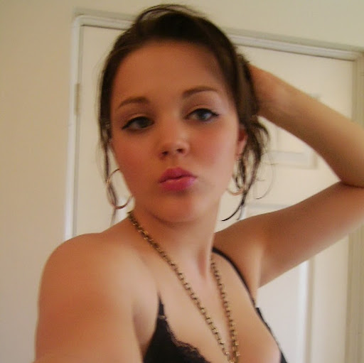 Dennise Moore Photo 4
