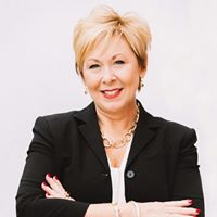 Robyn Brewer Photo 22