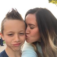 Melanie Irvine Photo 17