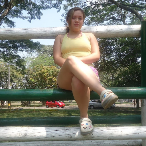 Francy Leon Photo 3