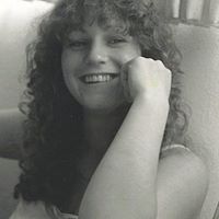 Laura Sagliano Photo 3