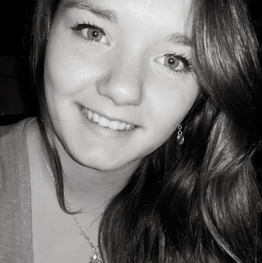 Hollie Hutchinson Photo 1