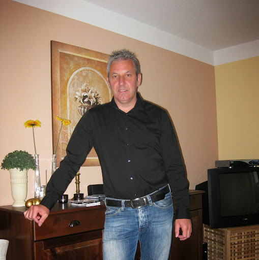 Raymond West Photo 29