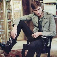 Alex Harcourt Photo 5