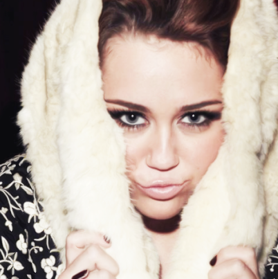 Anne Cyrus Photo 15