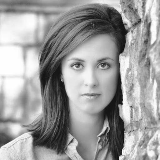 Hillary Lewis Photo 16