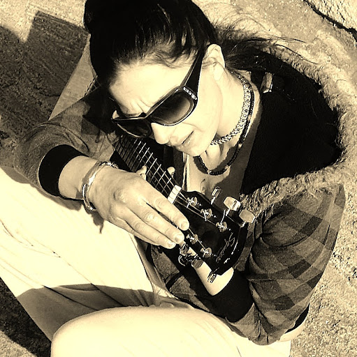 Sara Whitten Photo 25