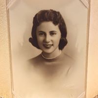 Julia Myers Photo 22