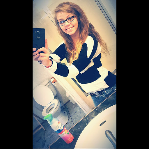 Alyssa Thompson Photo 37