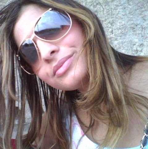 Erika Souza Photo 15