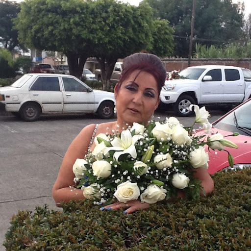 Sandra Bustos Photo 20