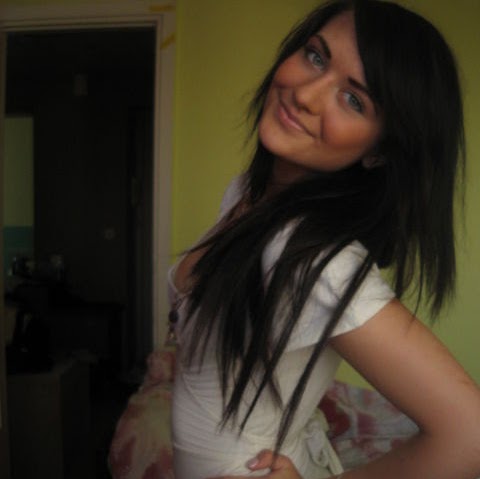 Danielle Burton Photo 21
