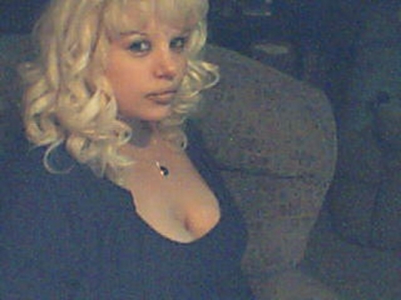 Elizabeth Miller Photo 28