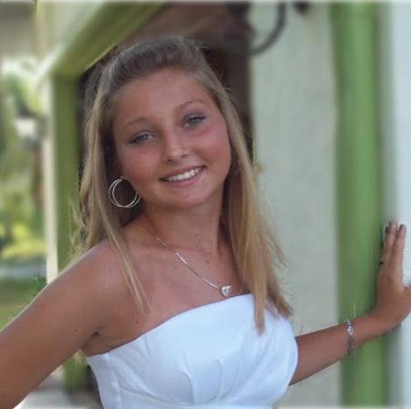 Amber Hutchison Photo 10