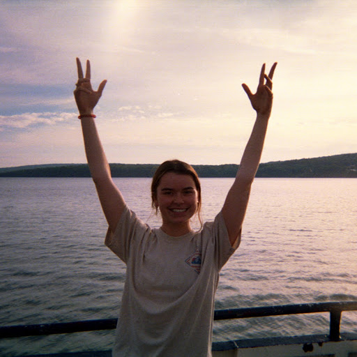 Molly Davis Photo 36