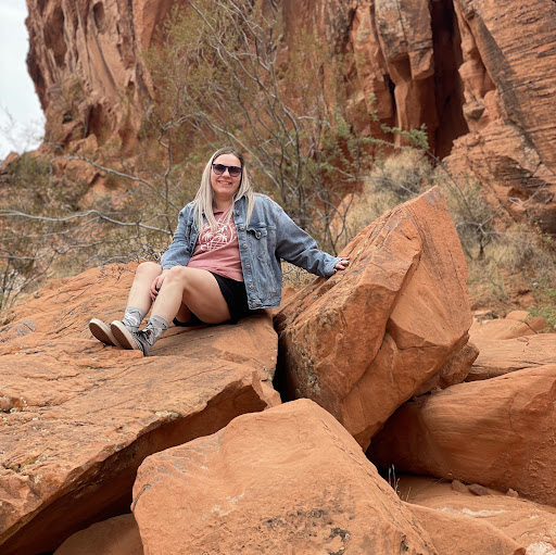 Samantha Whitaker Photo 20